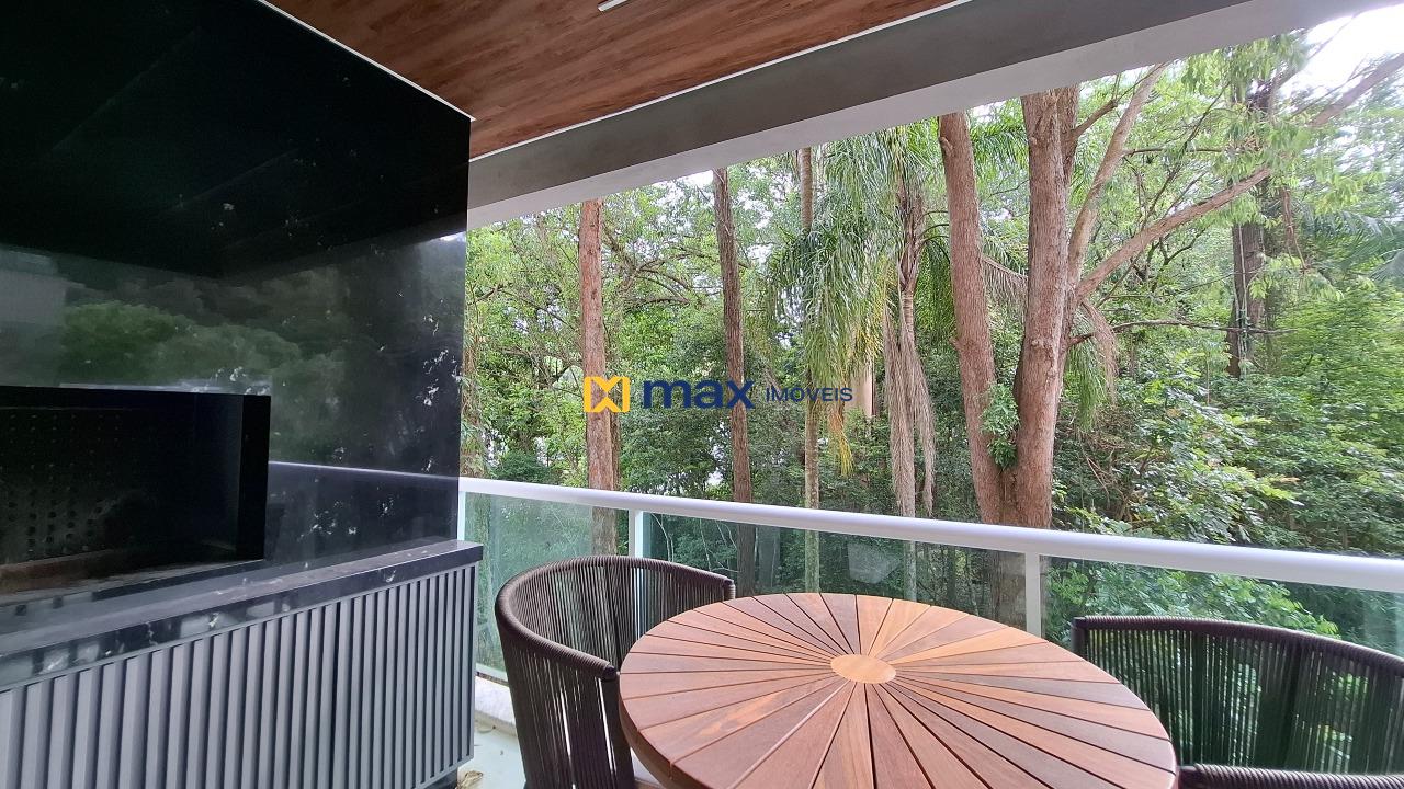 Apartamento à venda no Cabeçudas: Sacada com churrasqueira