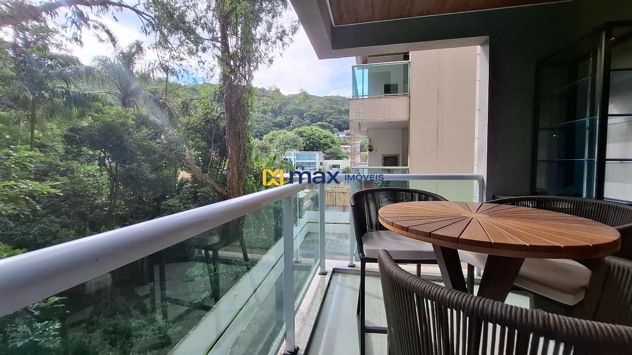 Apartamento à venda no Cabeçudas: Sacada com churrasqueira