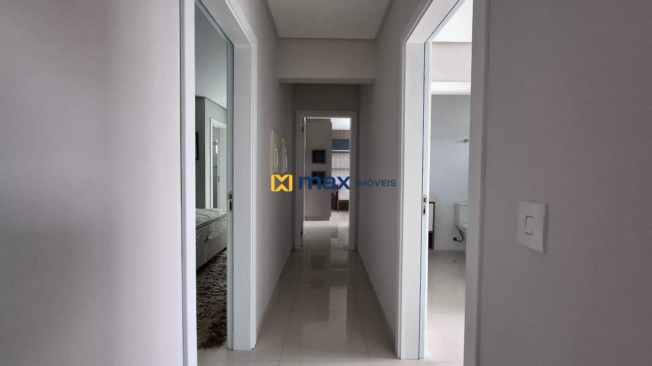 Apartamento à venda no Cabeçudas: Corredor