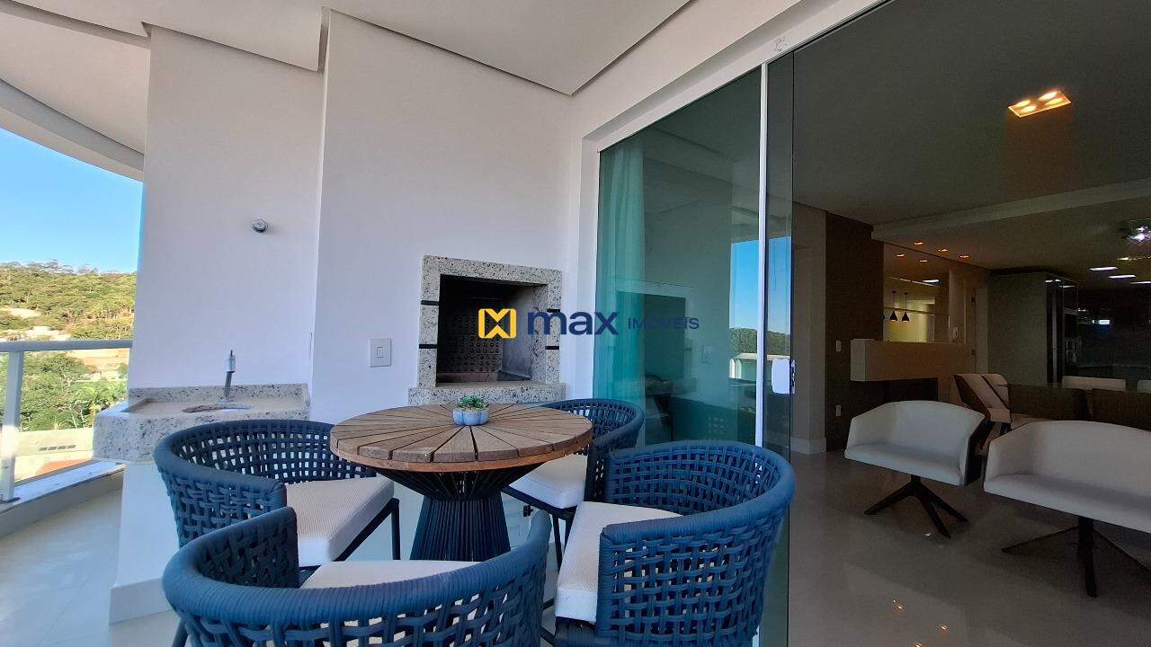 Apartamento à venda no Cabeçudas: Sacada com churrasqueira