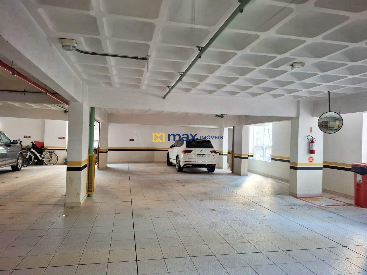 Apartamento para aluguel no Centro: Vagas de garagem