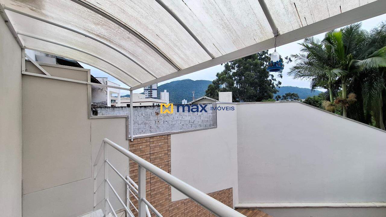 Casa à venda no Fazendinha: Sacada