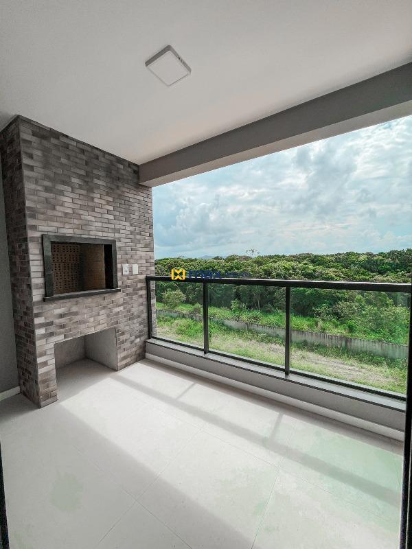 Apartamento à venda no Meia Praia: Sacada com churrasqueia