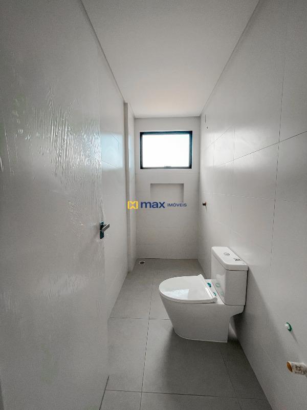 Apartamento à venda no Meia Praia: Banheiro Social 