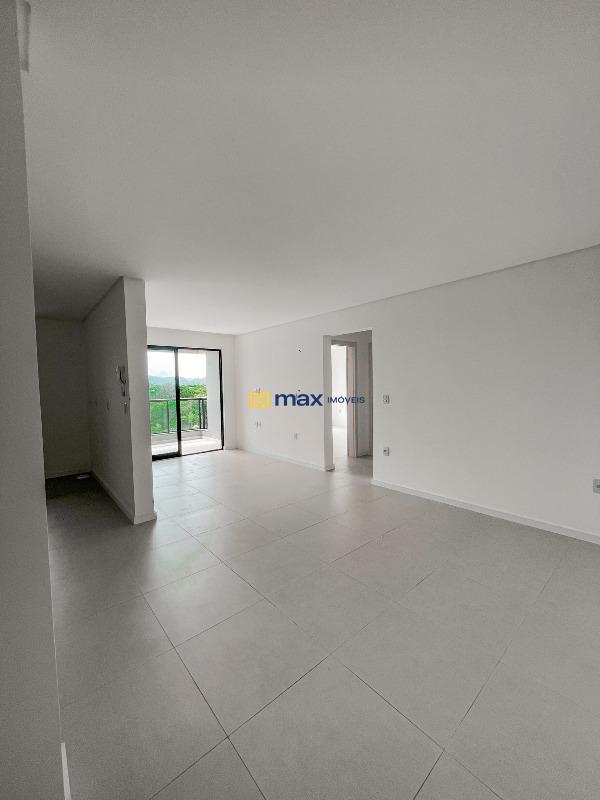 Apartamento à venda no Meia Praia: Living