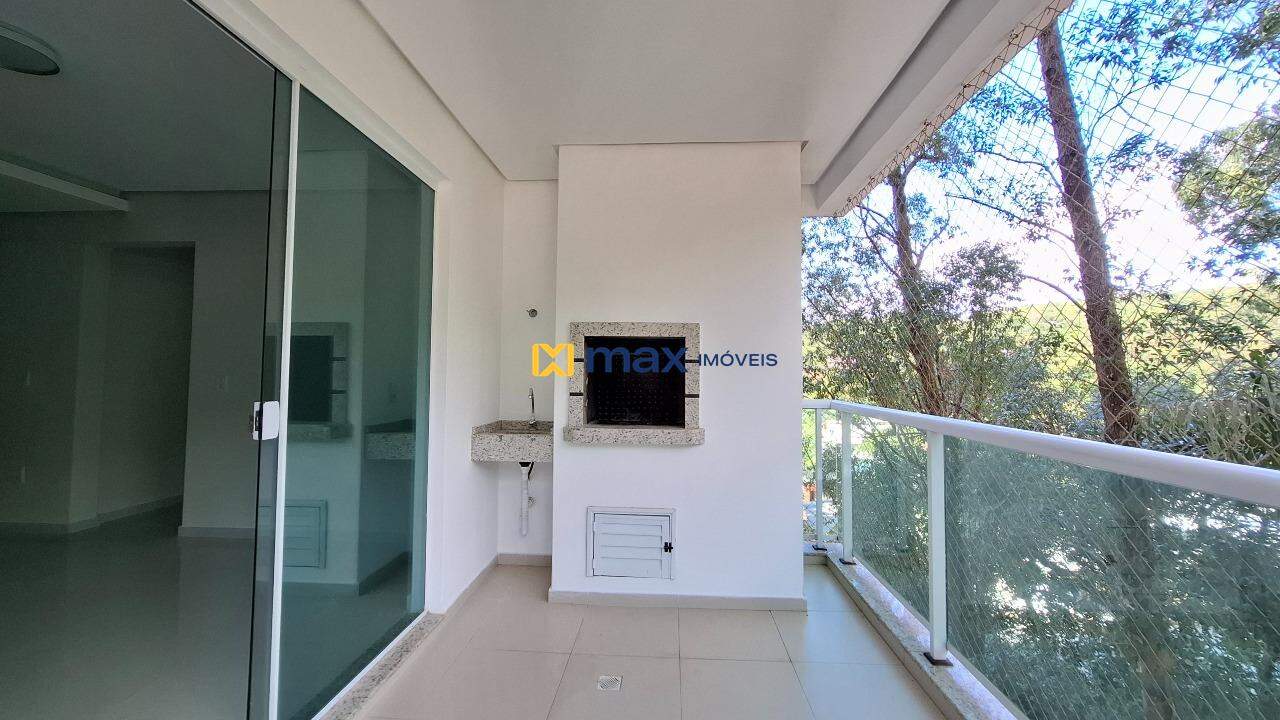 Apartamento à venda no Cabeçudas: Sacada com churrasqueira