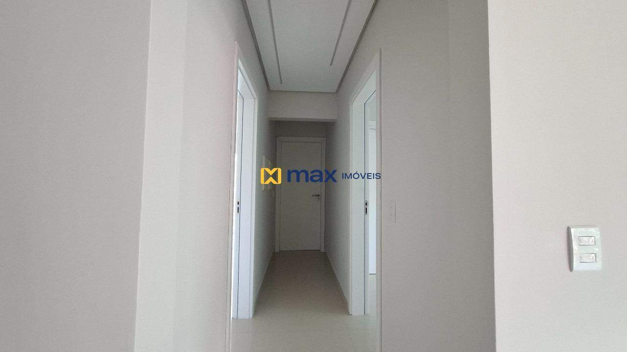 Apartamento à venda no Cabeçudas: Corredor
