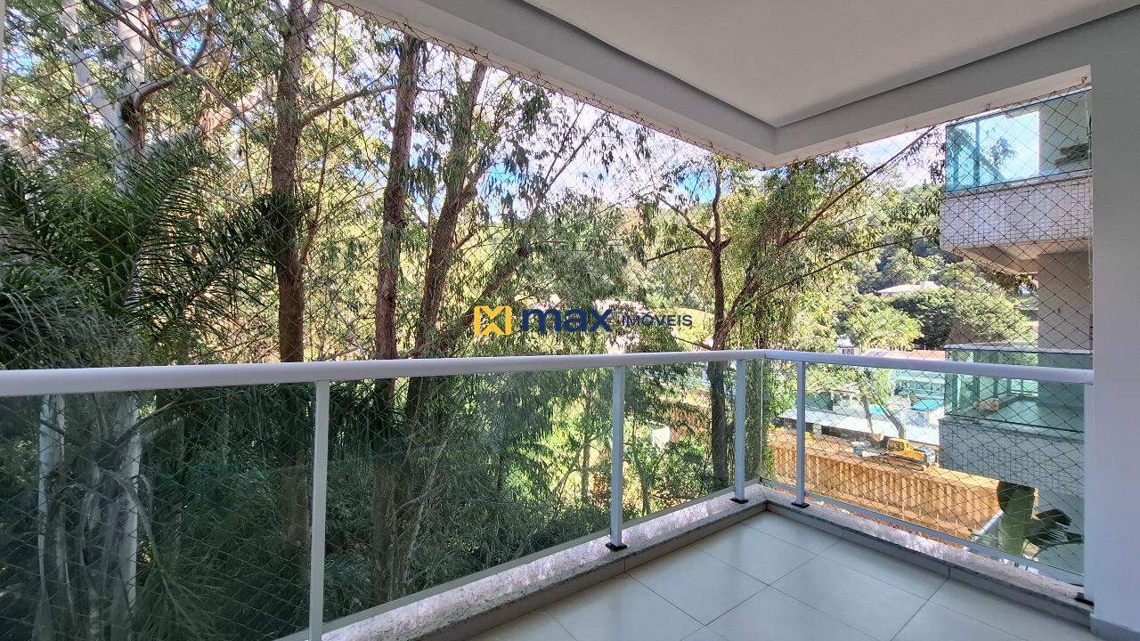 Apartamento à venda no Cabeçudas: Sacada com churrasqueira