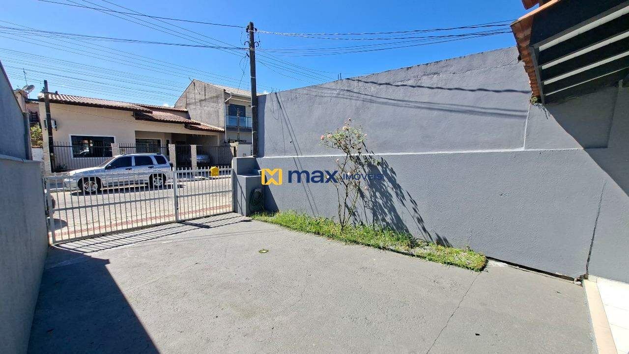 Casa para aluguel no Santa Regina: Área Externa Frente