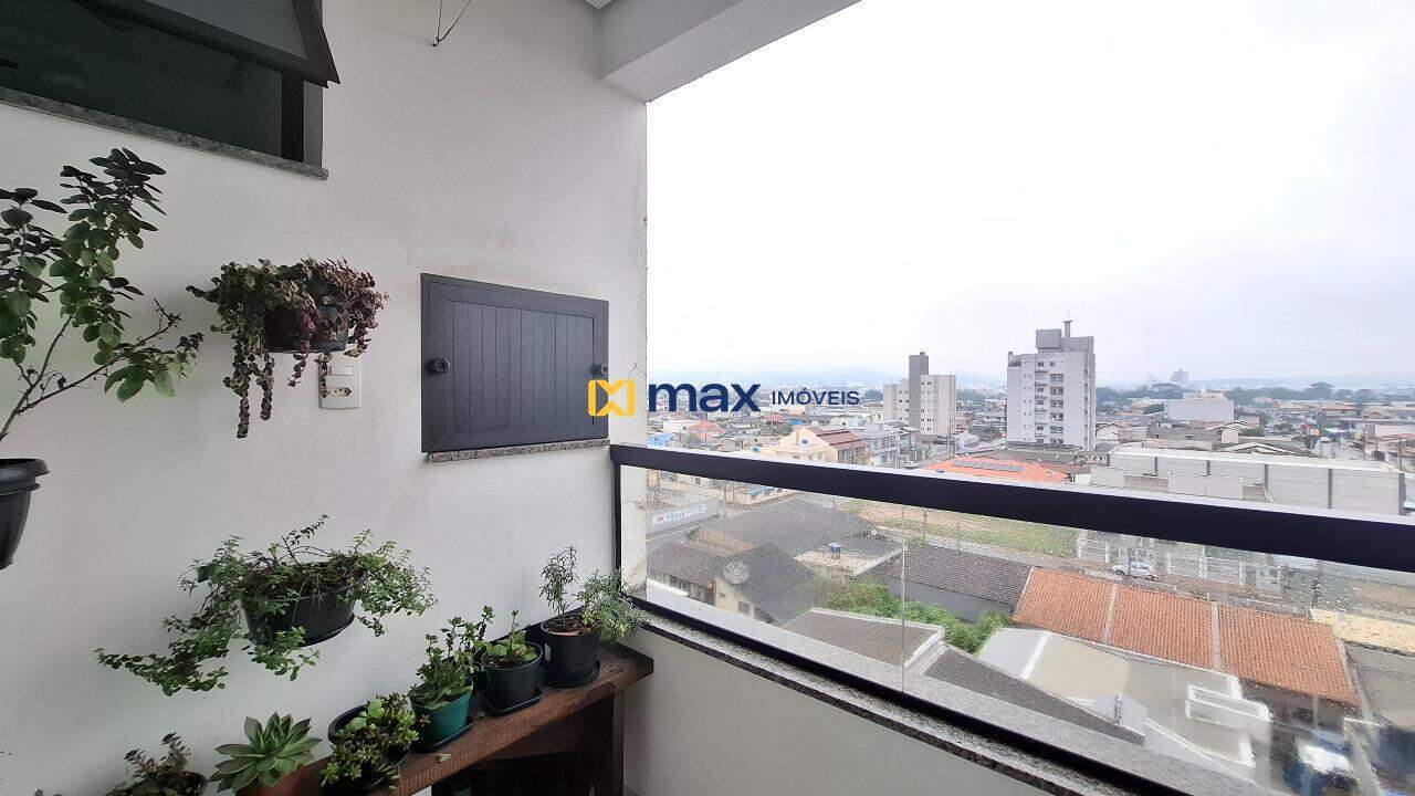 Apartamento à venda no Cordeiros: Sacada com churrasqueira