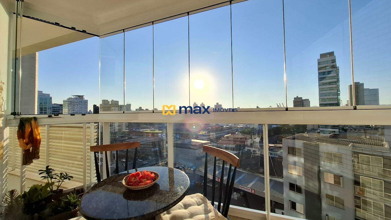 Apartamento à venda no Centro: Sacada com churrasqueira