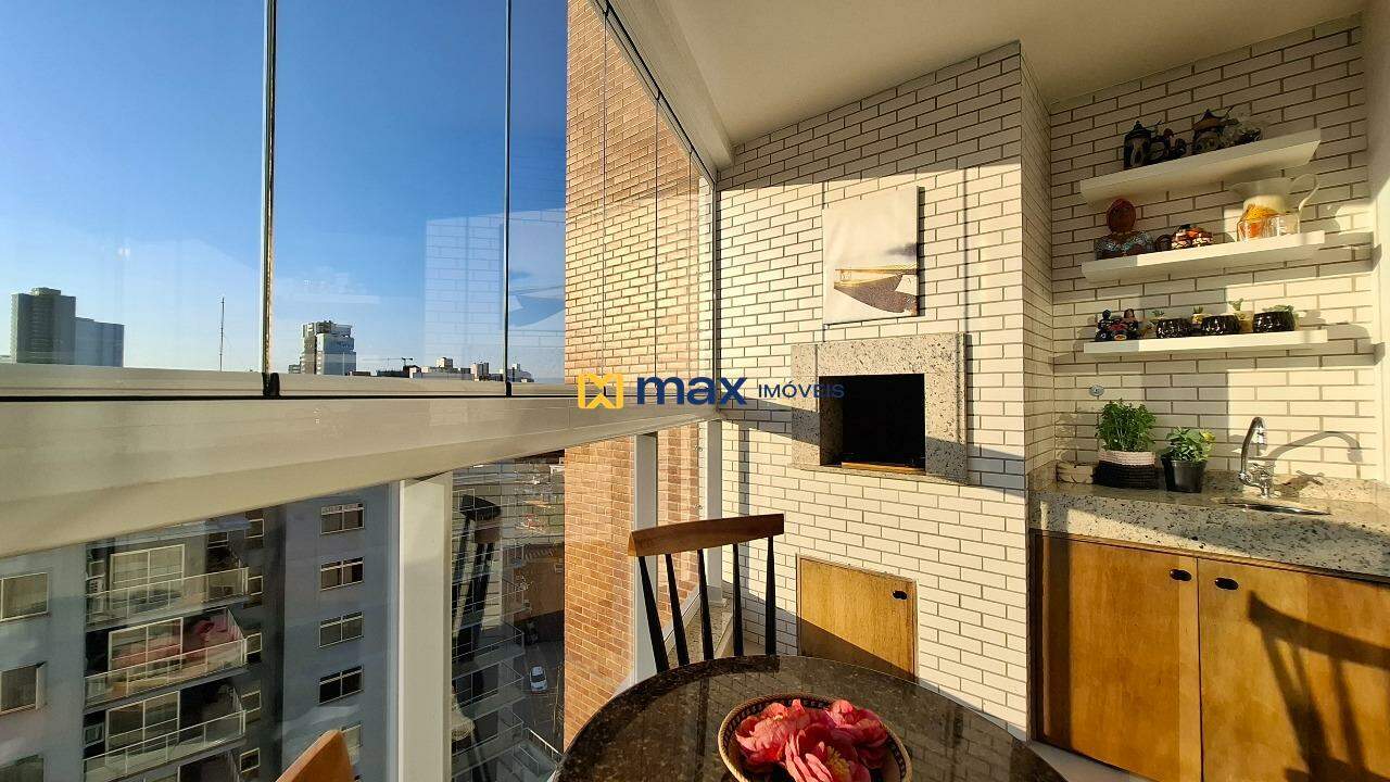 Apartamento à venda no Centro: Sacada com churrasqueira