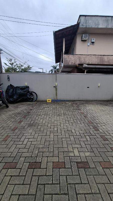 Apartamento para aluguel no Gravatá: Garagem descoberta 