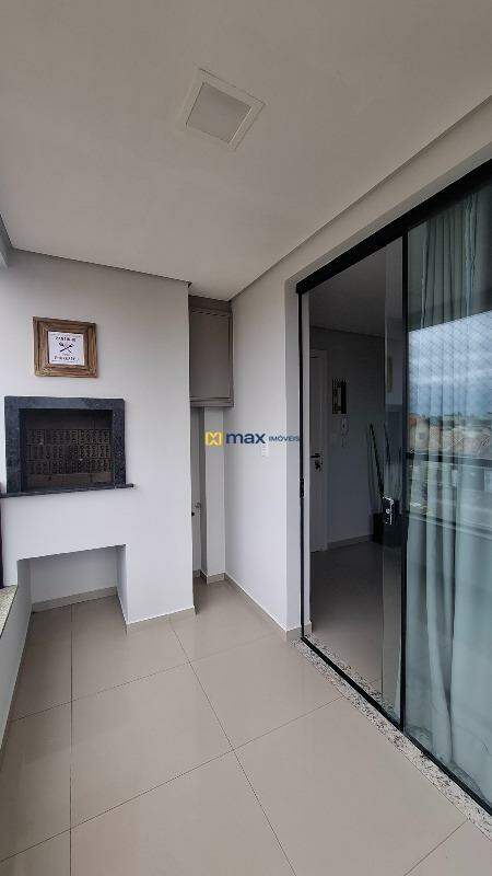 Apartamento para aluguel no Gravatá: Sacada com churrasqueira 