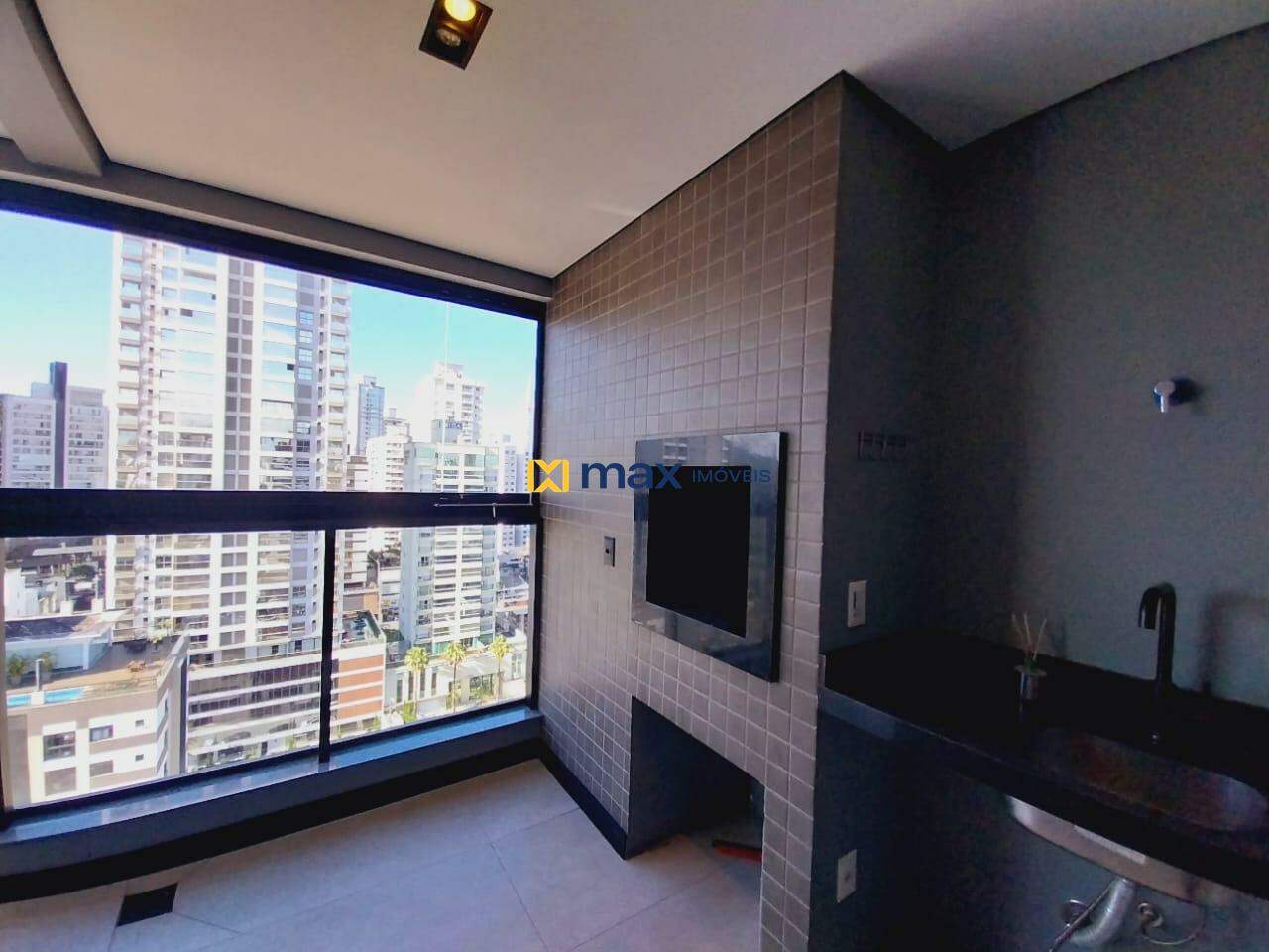 Apartamento para aluguel no Fazenda: Sacada com churrasqueira