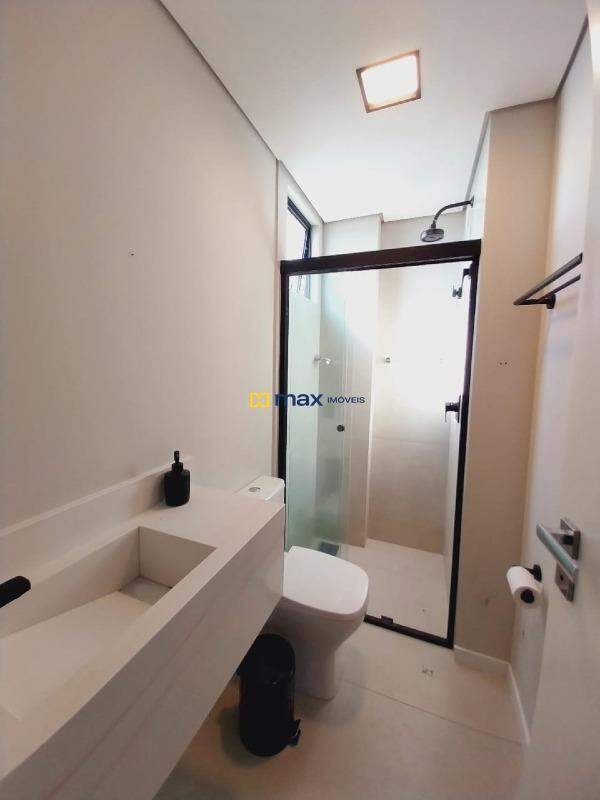 Apartamento para aluguel no Fazenda: Banheiro da Suíte 01