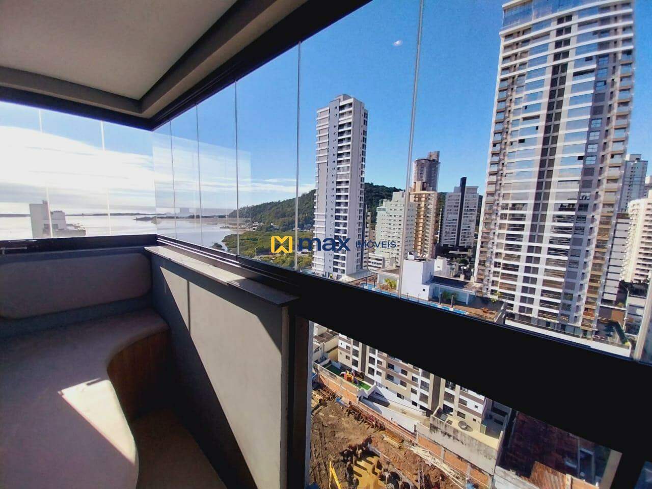 Apartamento para aluguel no Fazenda: Vista da sacada