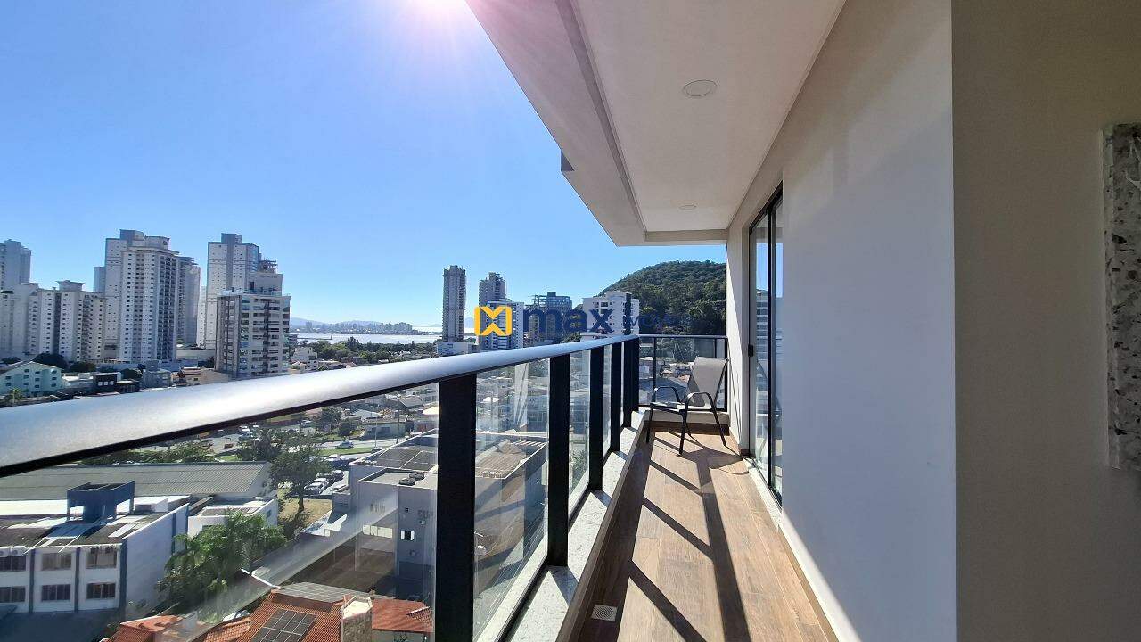 Apartamento à venda no Fazenda: Sacada com churrasqueira