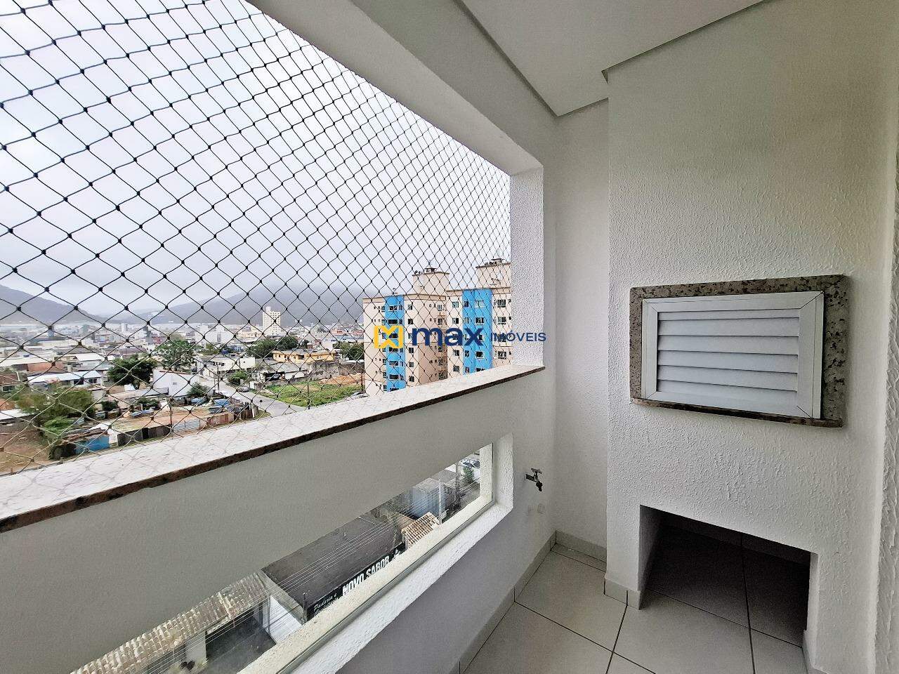 Apartamento para aluguel no Tabuleiro: Sacada com churrasqueira