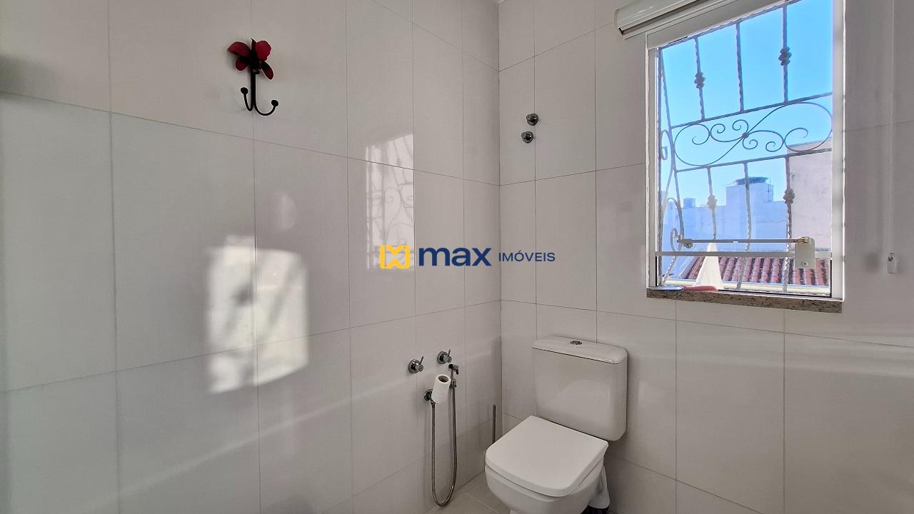 Casa à venda no Centro: Banheiro suíte