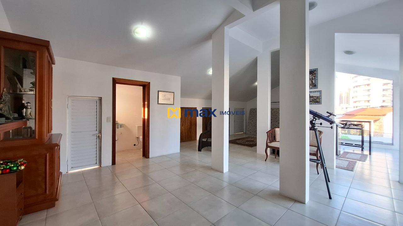 Casa à venda no Centro: Mezanino