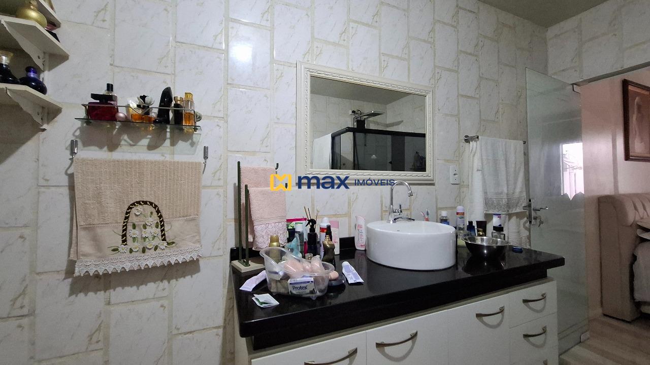 Casa à venda no Cordeiros: Banheiro suíte