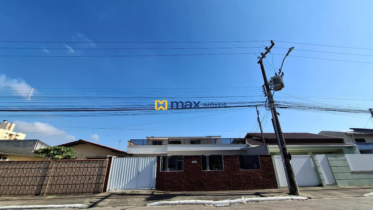 Casa à venda no Cordeiros: Fachada