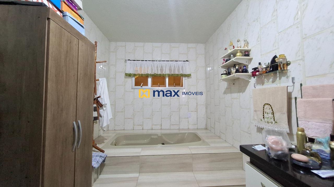 Casa à venda no Cordeiros: Banheiro suíte