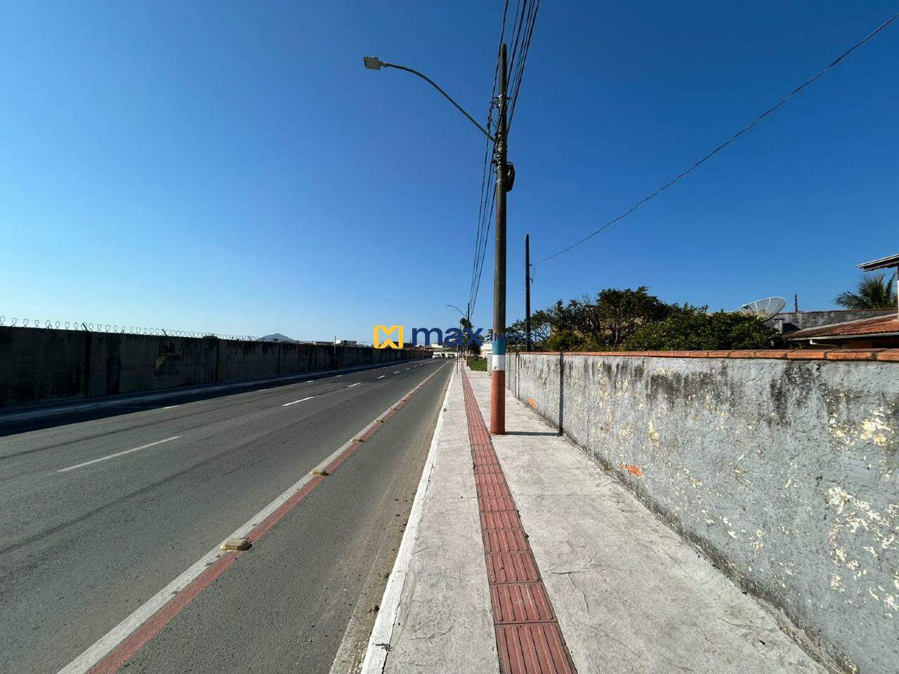 Terreno à venda no Meia Praia: 
