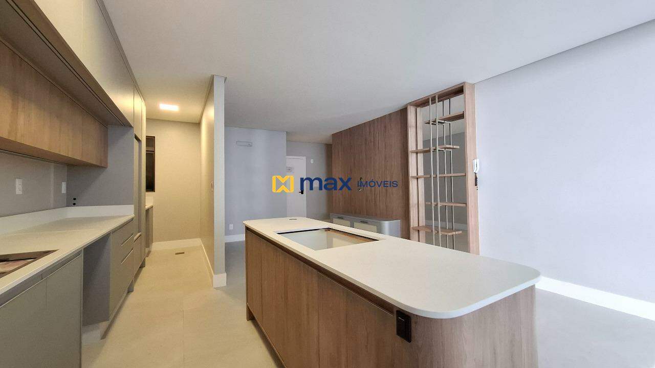 Apartamento à venda no Praia Brava de Itajaí: Living integrado