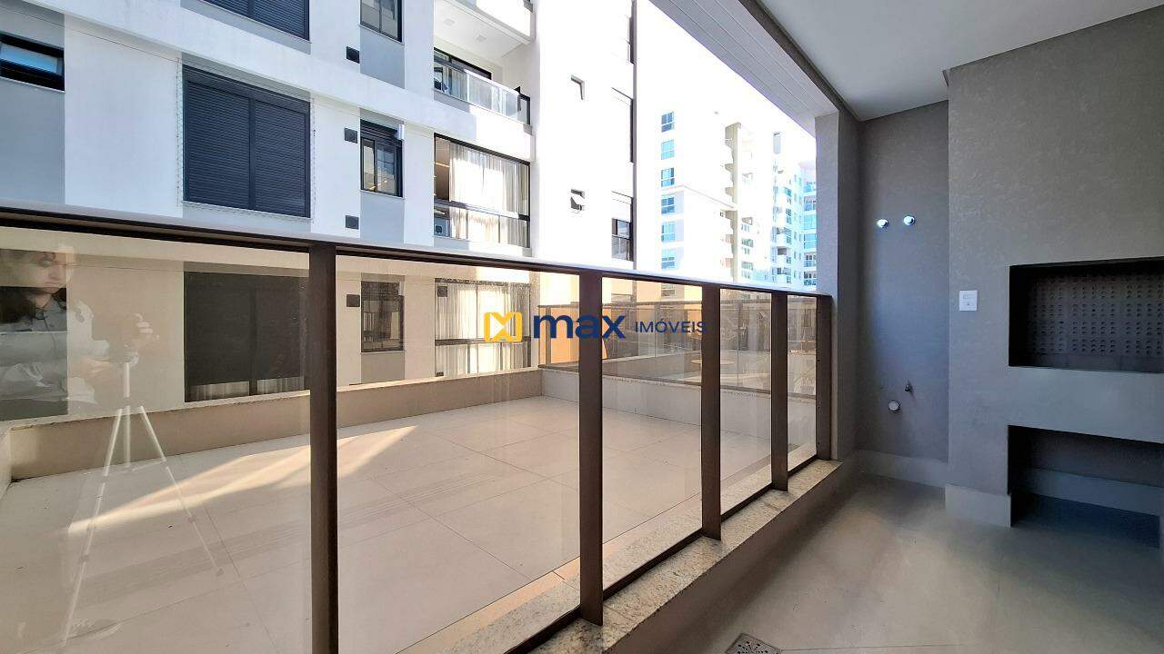 Apartamento à venda no Praia Brava de Itajaí: Sacada com churrasqueira
