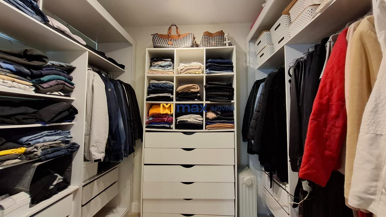 Casa à venda no Cabeçudas: Closet