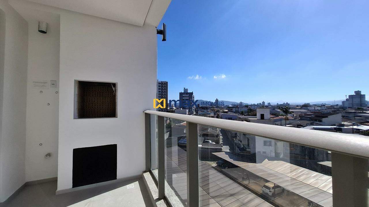 Apartamento à venda no São Vicente: Sacada com churrasqueira