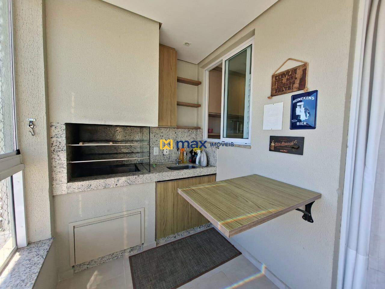 Apartamento para aluguel no Fazenda: Sacada com Churrasqueira