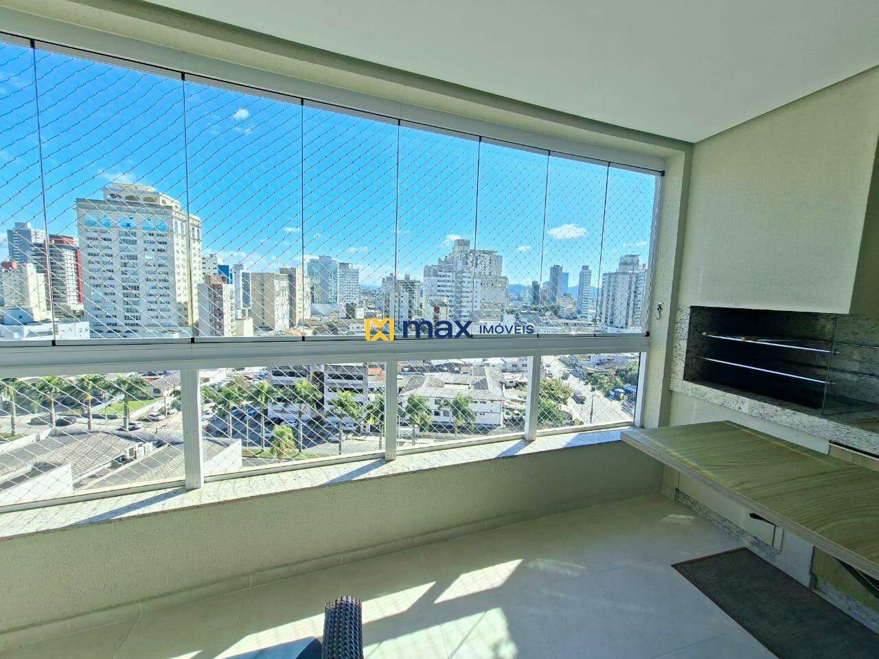 Apartamento para aluguel no Fazenda: Sacada com Churrasqueira