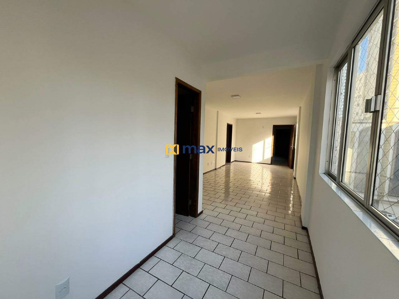 Apartamento para aluguel no Centro: Sala/Acesso área íntima