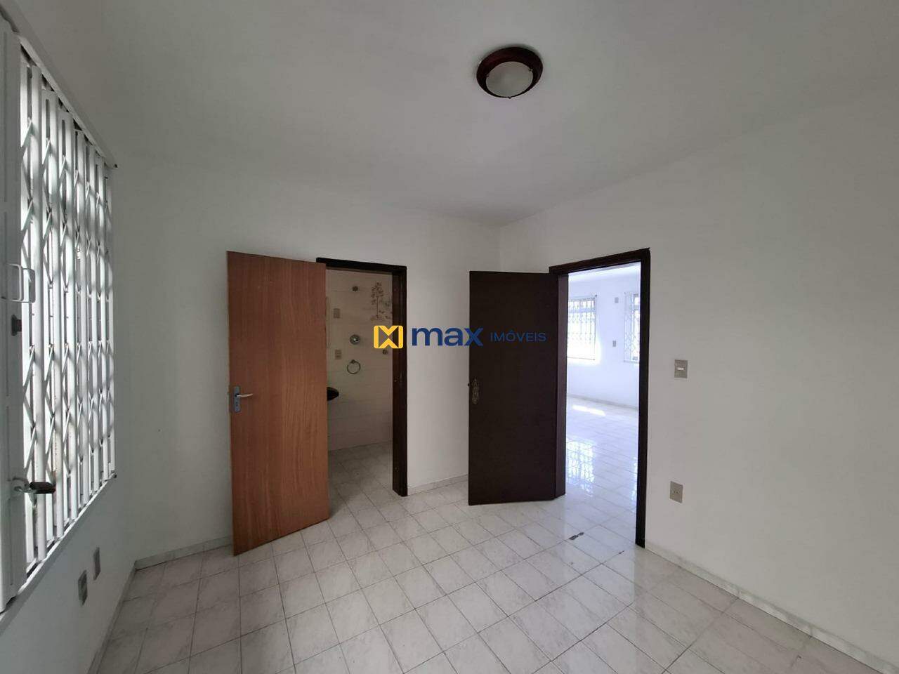 Casa para aluguel no São João: Sala com banheiro