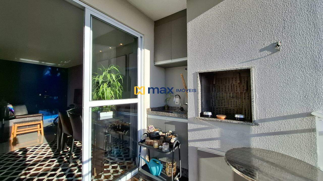 Apartamento à venda no Ressacada: Sacada com churrasqueira