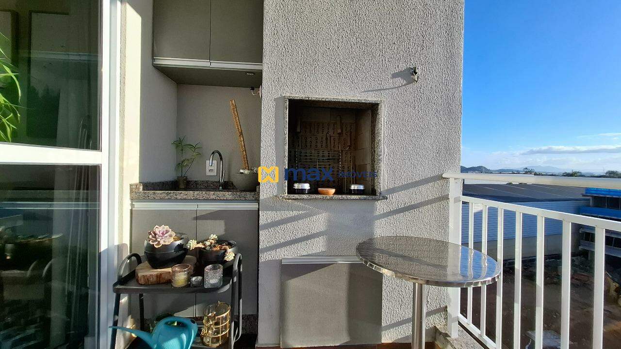 Apartamento à venda no Ressacada: Sacada com churrasqueira