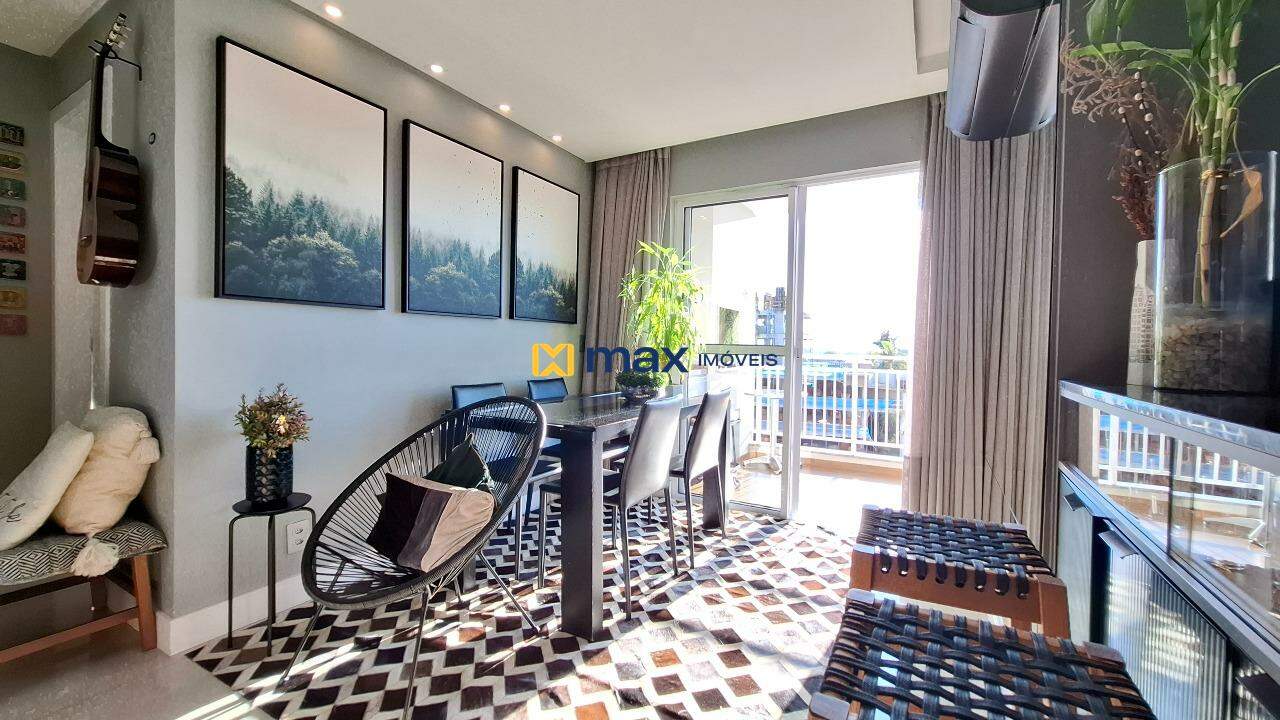 Apartamento à venda no Ressacada: Living integrado