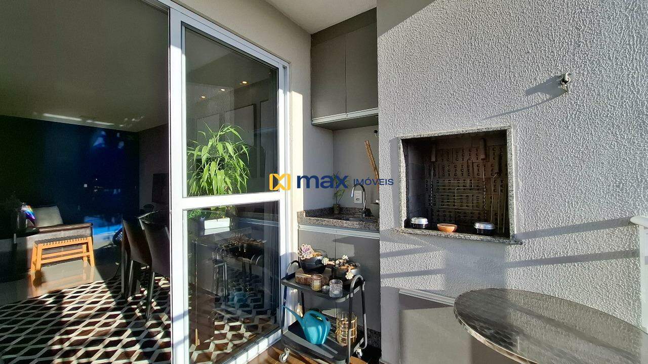 Apartamento à venda no Ressacada: Sacada com churrasqueira