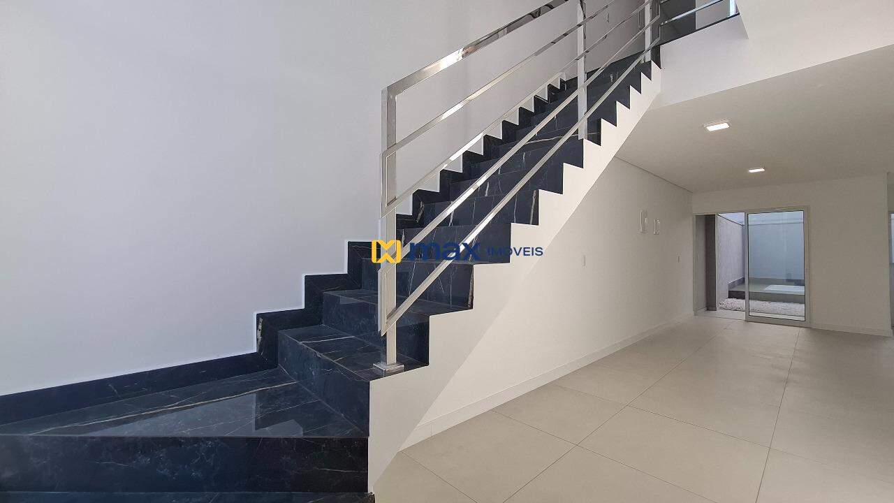 Casa à venda no Cordeiros: Entrada