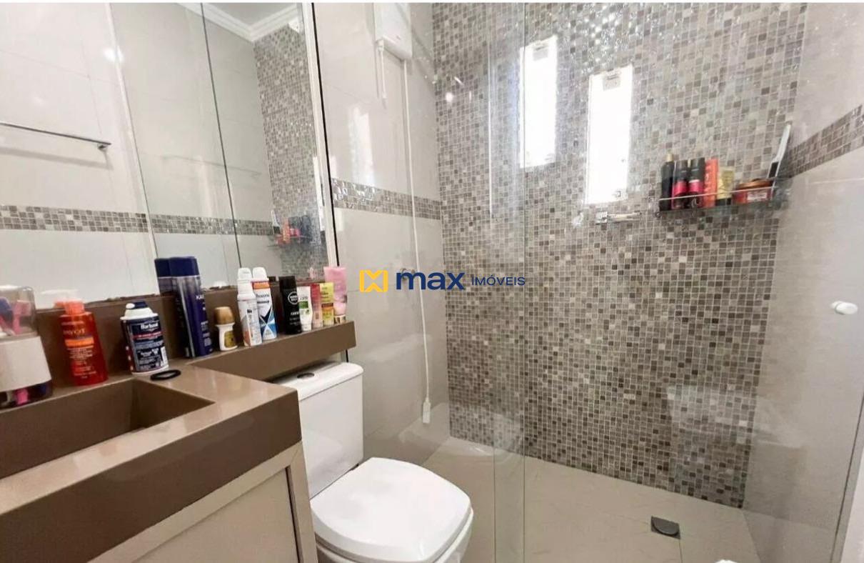 Casa à venda no Itaipava: Banheiro suíte