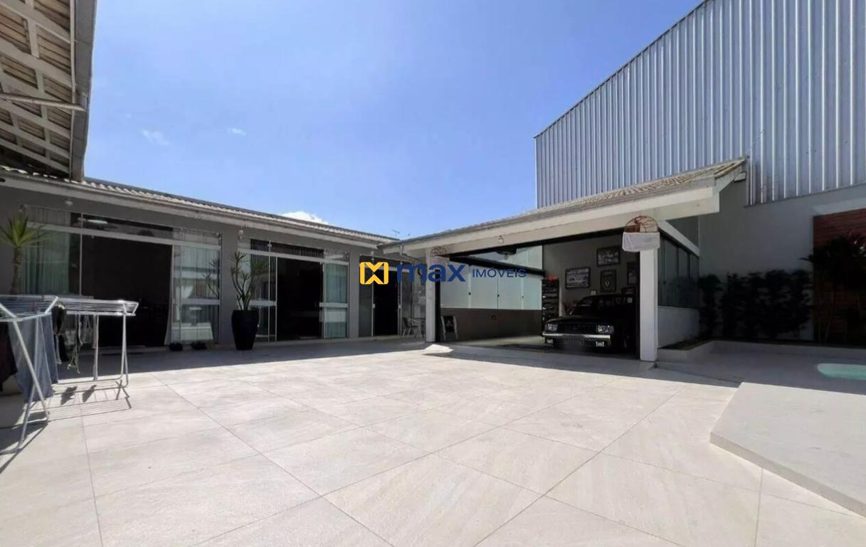 Casa à venda no Itaipava: Área externa