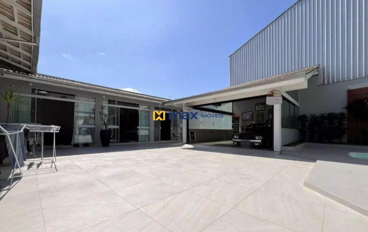 Casa à venda no Itaipava: Área externa