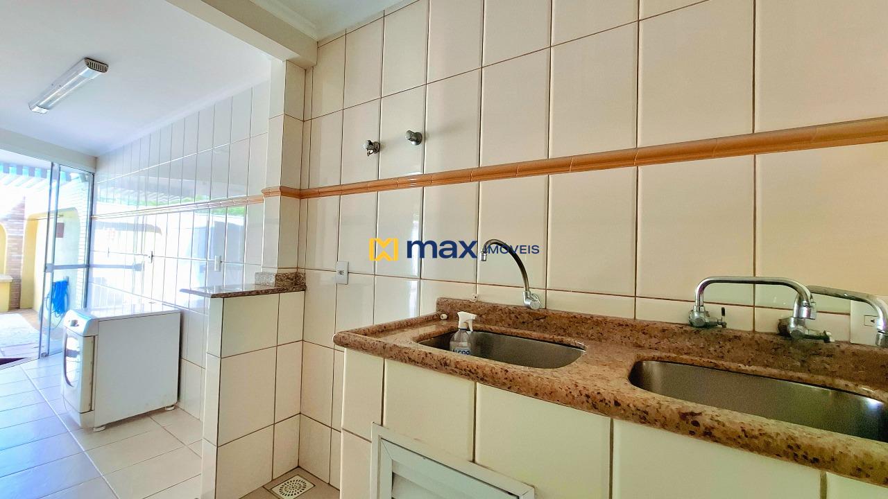 Casa à venda no São João: Área de serviço