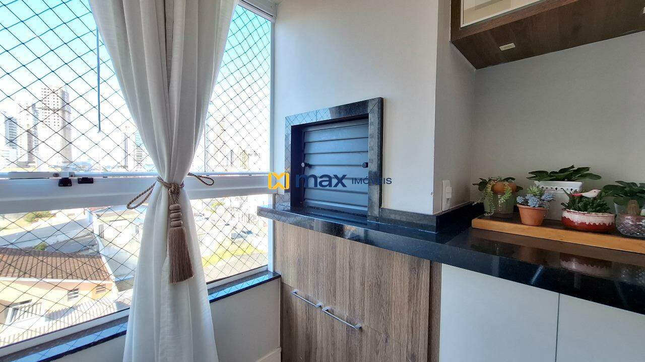 Apartamento à venda no Fazenda: Sacada com churrasqueira