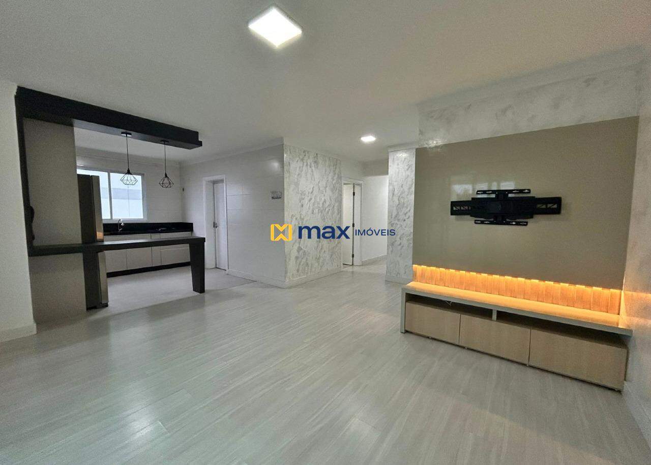 Apartamento para aluguel no Centro: Sala de estar e TV