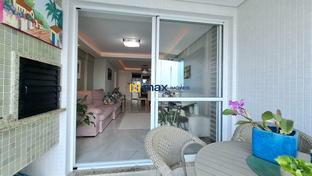 Apartamento à venda no Fazenda: Sacada com churrasqueira