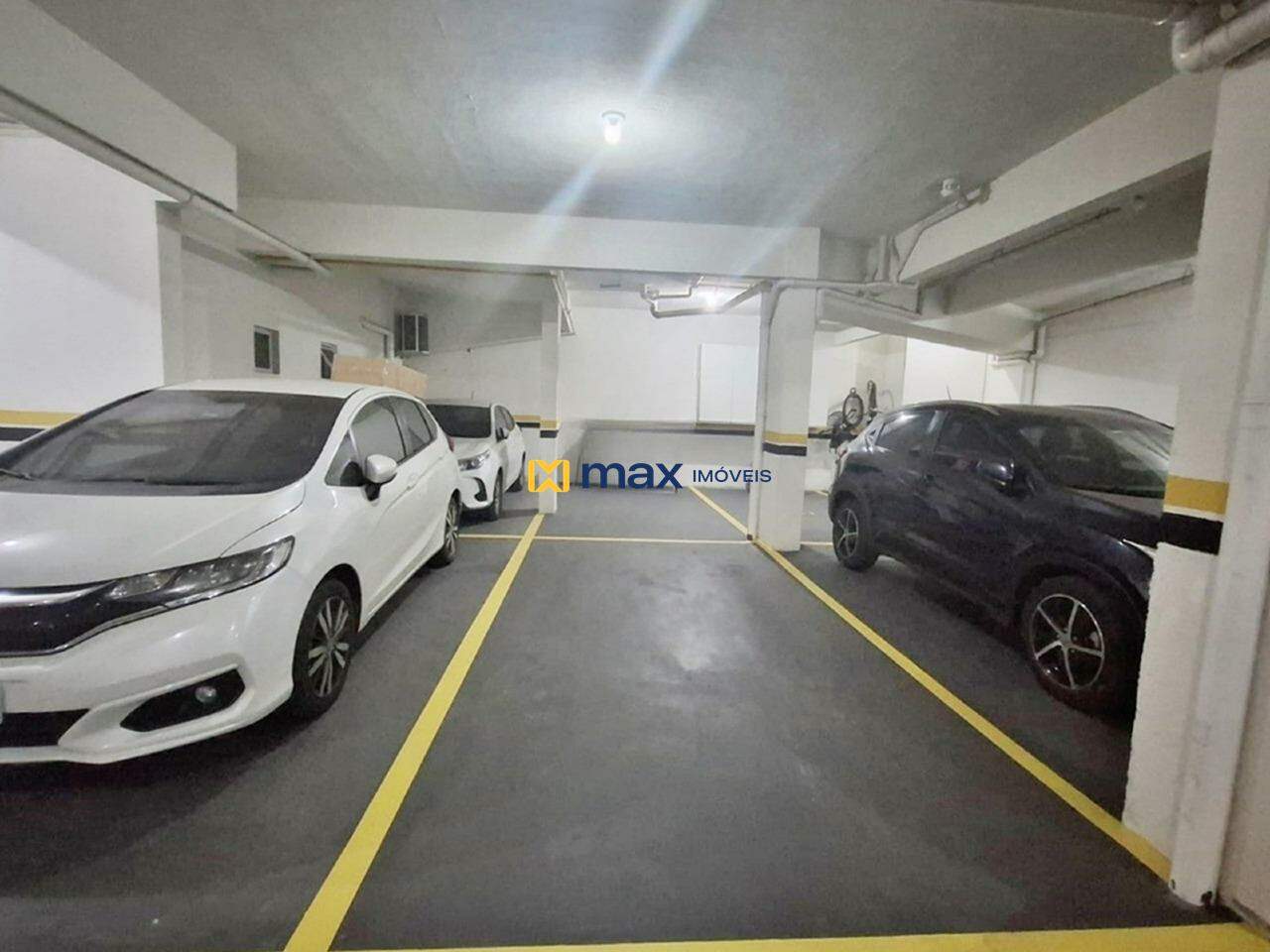 Apartamento à venda no Nações: Vaga de garagem